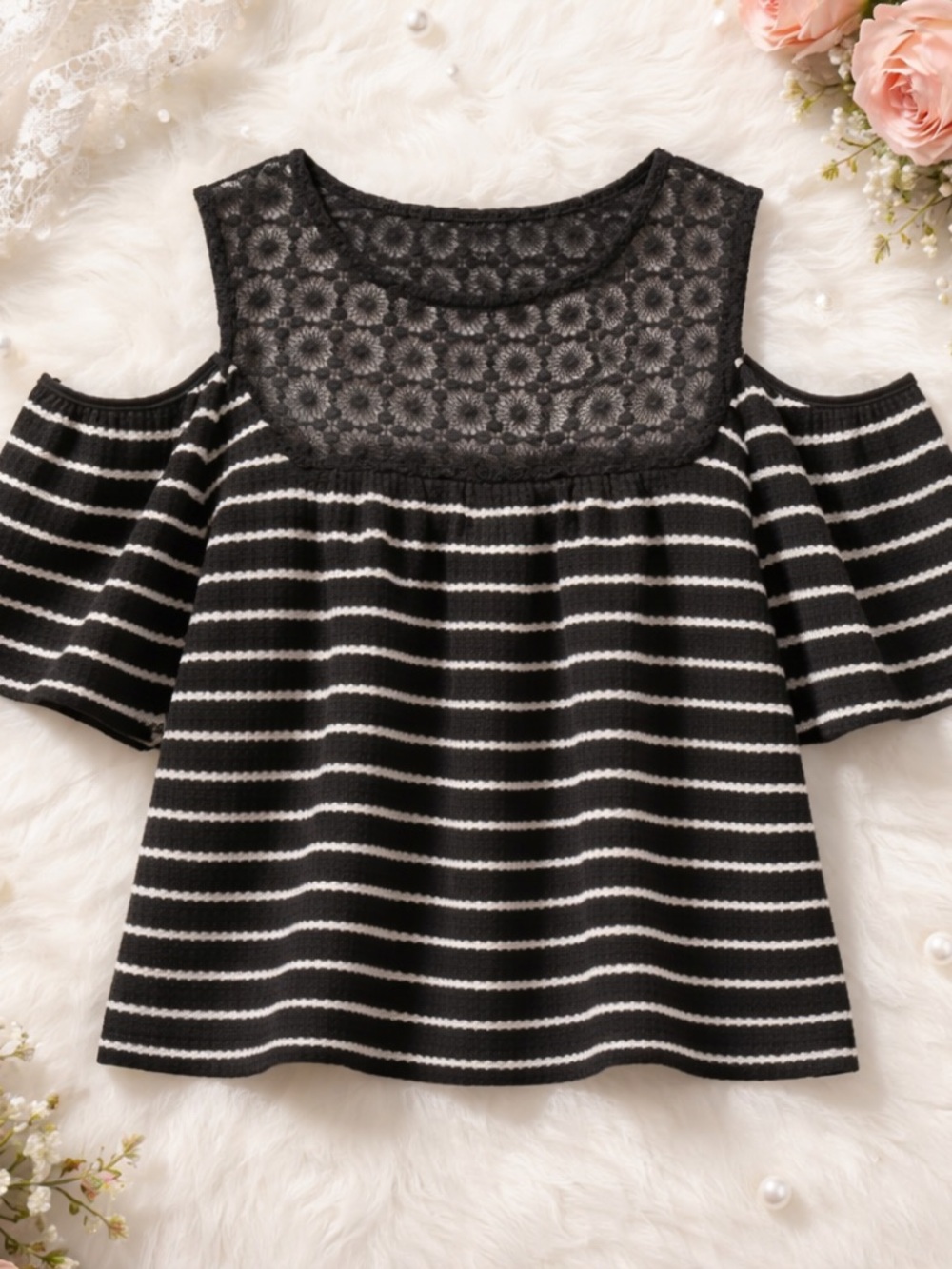 Romeo & Juliet Couture Women’s Medium Black Cold Shoulder Striped Lace Crop Top